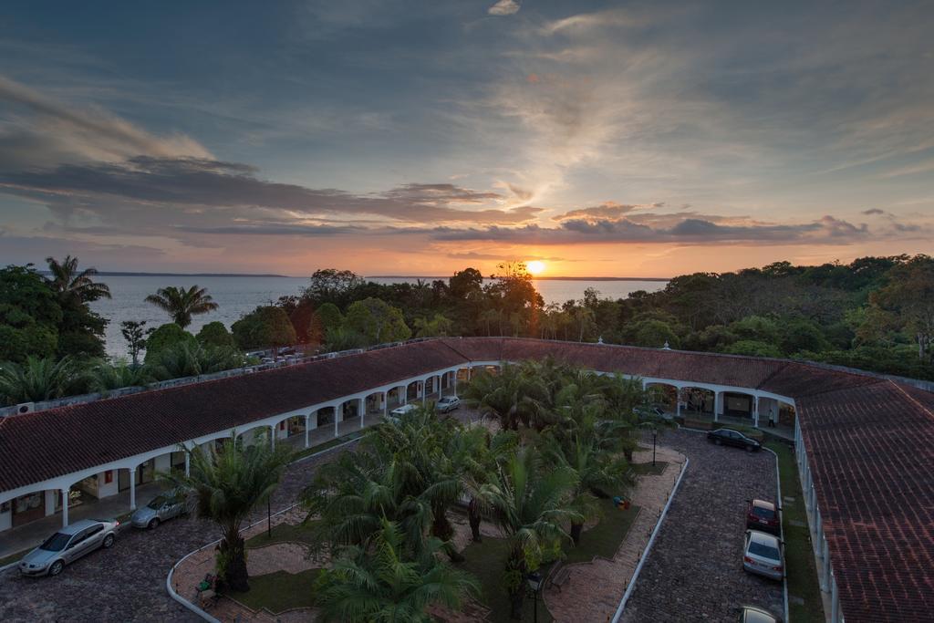 Hotel Tropical Манаус Екстериор снимка Sunset at the resort