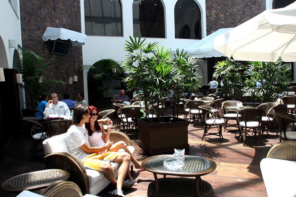 Hotel Tropical Манаус Екстериор снимка Patio de la Casa Colorada