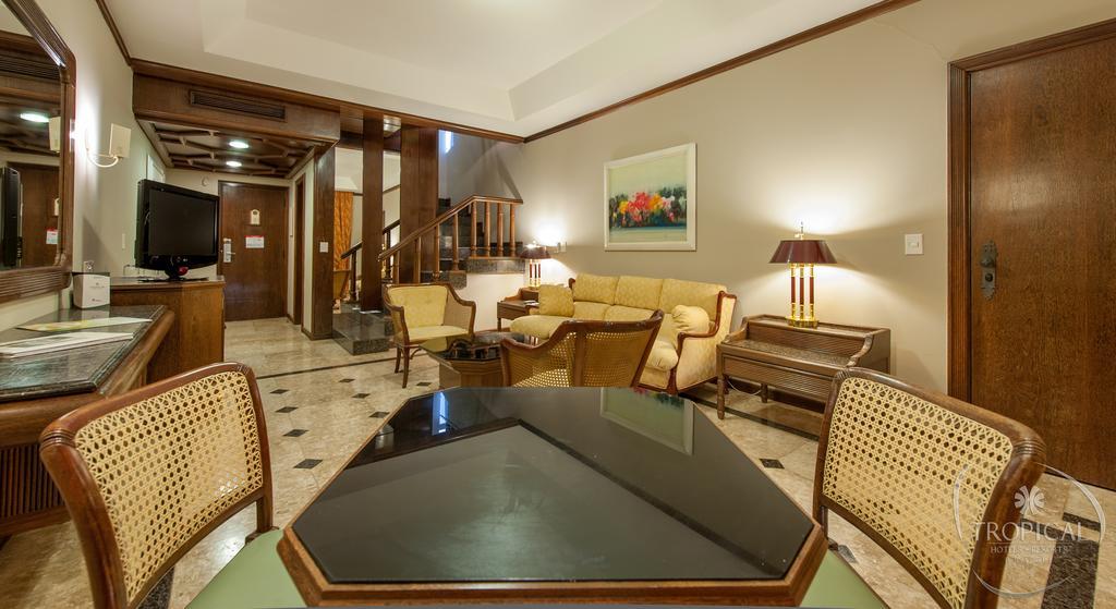 Hotel Tropical Манаус Екстериор снимка A living room at the Taj Bengal