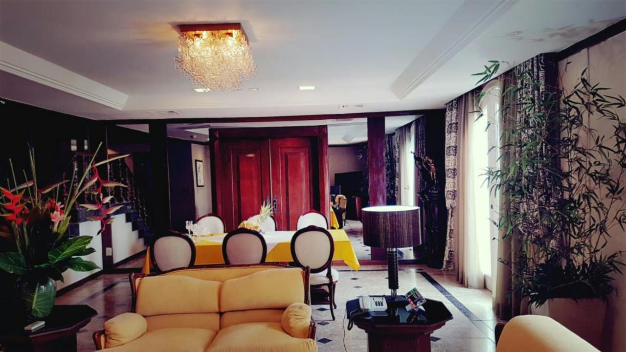 Hotel Tropical Манаус Екстериор снимка A living room in a luxury apartment