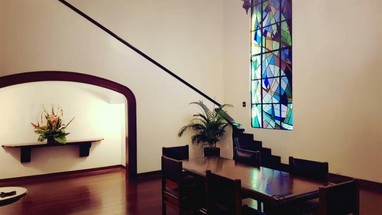 Hotel Tropical Манаус Екстериор снимка The interior of the church