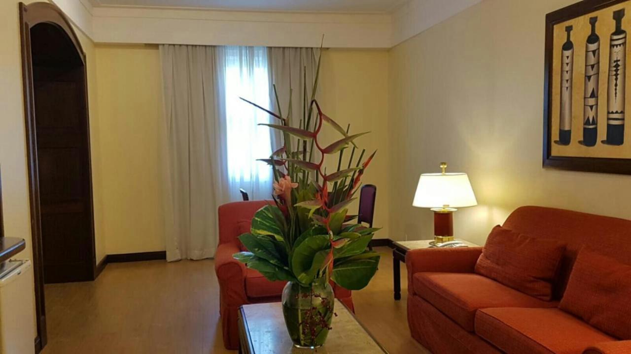 Hotel Tropical Манаус Екстериор снимка A living room at the hotel