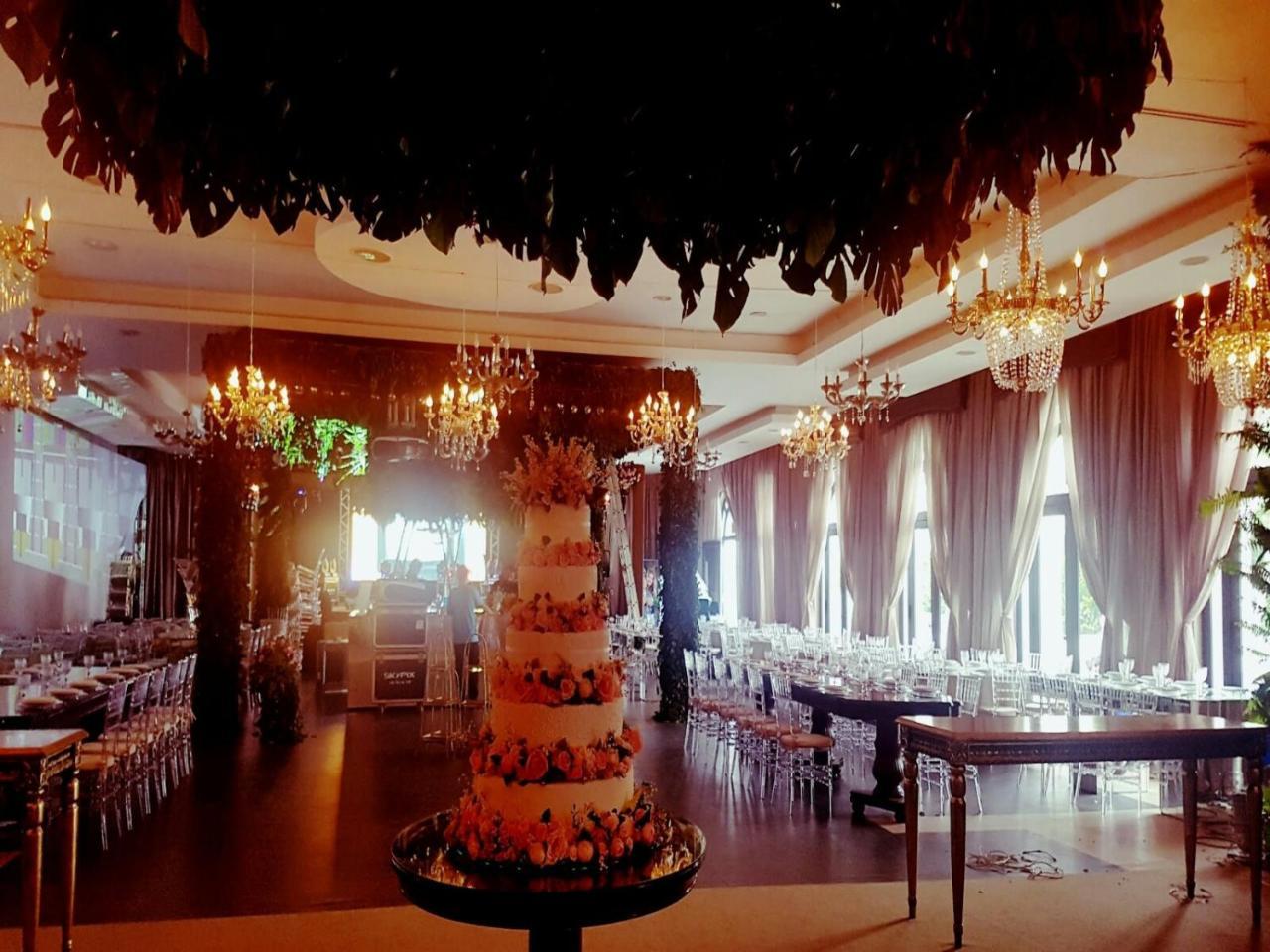 Hotel Tropical Манаус Екстериор снимка A wedding reception at the Mandarin Oriental, Bangkok